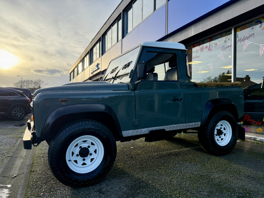  Land Rover Defender 90 2.4 TDCi Pick Up SWB 4x4