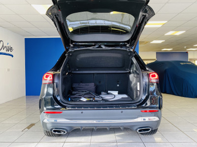  Mercedes-Benz GLA 250e AMG Line Exclusive Edition Premium PLUS