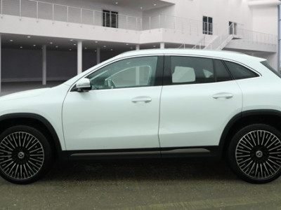  Mercedes-Benz EQA 350 215KW 66KWH 4M AMG LINE PREM+