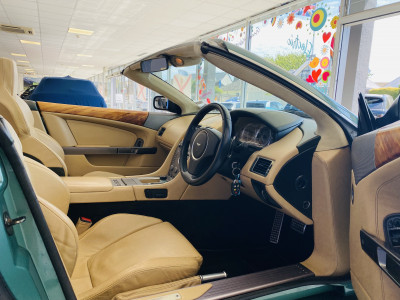  Aston Martin DB9 V12 Volante