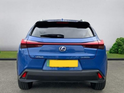  Lexus UX300E Takumi