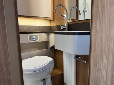  Bailey Autograph 79-4i 4 berth Island Bed