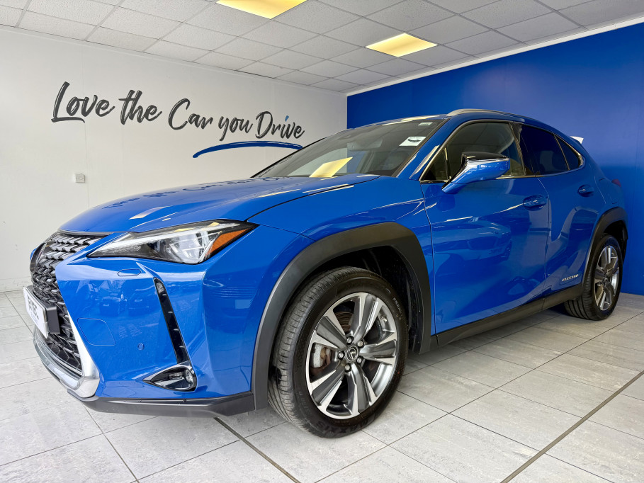  Lexus UX300E Takumi