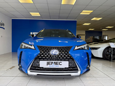  Lexus UX300E Takumi