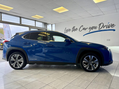  Lexus UX300E Takumi
