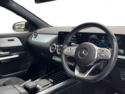  Mercedes-Benz EQA 350 215KW 66KWH 4M AMG LINE PREMIUM