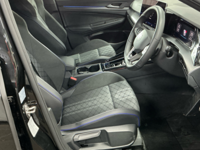  Volkswagen NEW Golf 1.5 e TSi BLACK EDITION DSG
