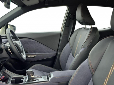  Lexus LBX 1.5 VVT-iE Takumi Design E-CVT