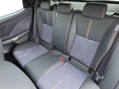  Lexus LBX 1.5 VVT-iE Takumi Design E-CVT